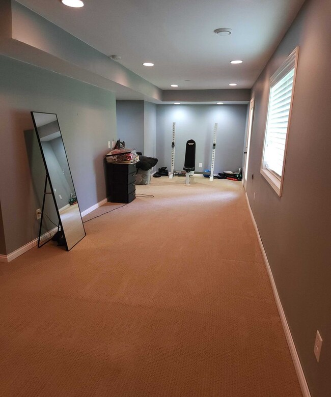 Building Photo - Ready to go forest lake 3 bed 4 bath townh...
