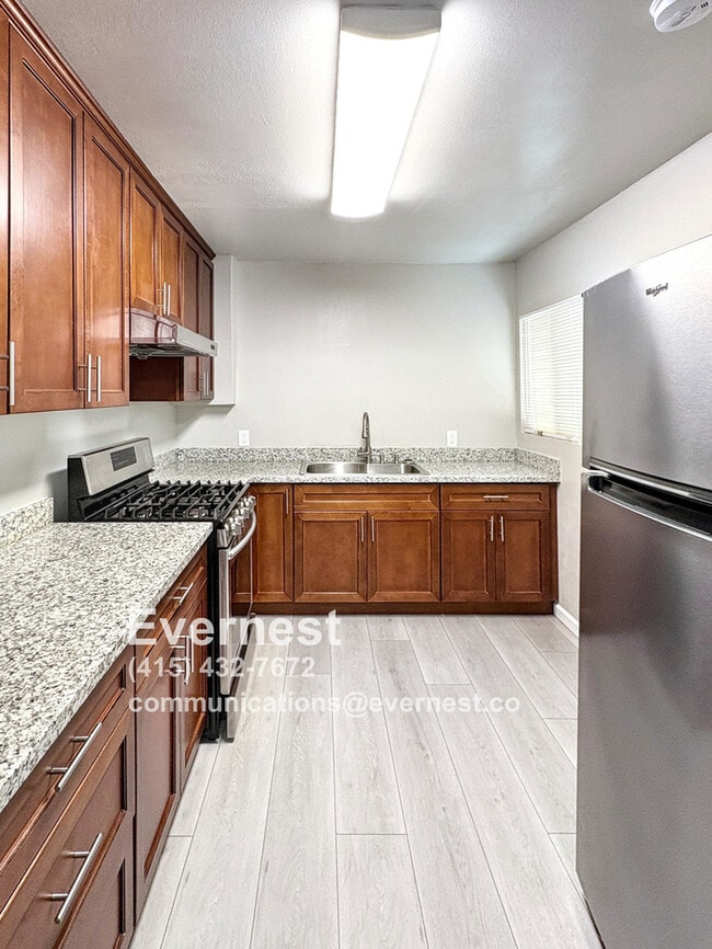 Building Photo - Charming 2-Bedroom, 1-Bathroom House in a ...