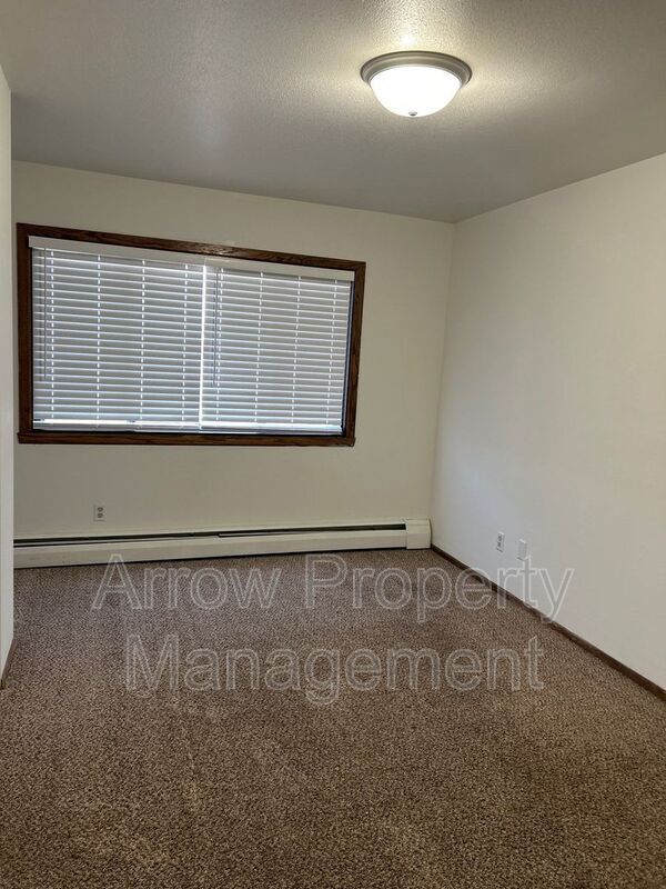 Building Photo - 215 E Arbor Ave