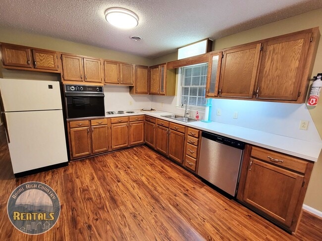 Building Photo - 2bd/2ba Home in Linville