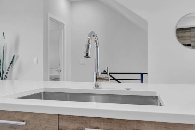 Building Photo - Stunning 3-bedroom, 4-bathroom townhouse!