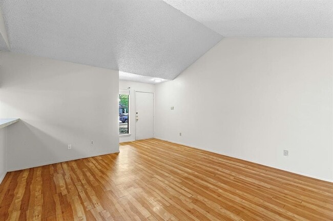 Building Photo - 2409 Berkett Dr