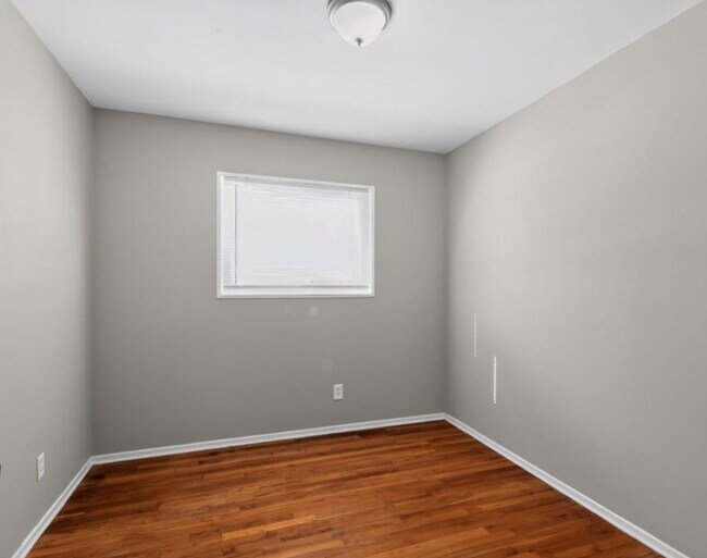 Building Photo - 296 Meadowcrest Dr
