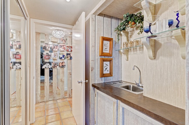 Building Photo - 5550 N Ocean Dr