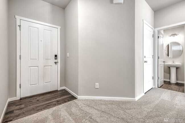 Building Photo - Listed For Rent