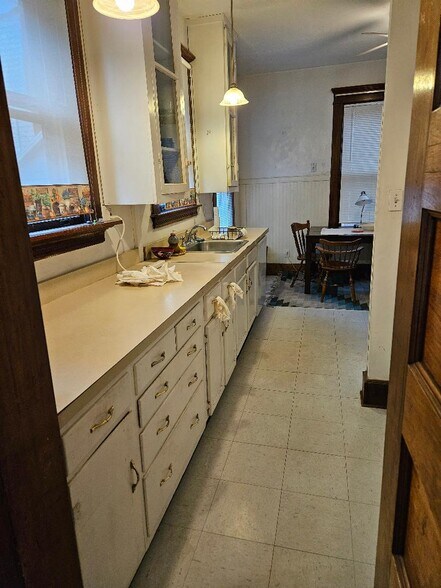 Building Photo - 733 Orange St