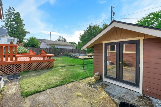 Building Photo - North End Tacoma Three Bed Craftsman
