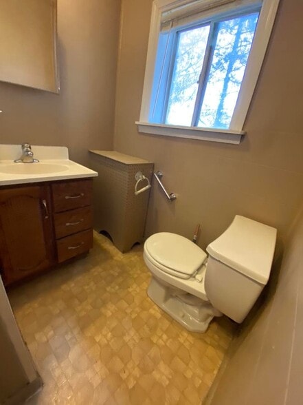 Building Photo - 220 N Dexter St