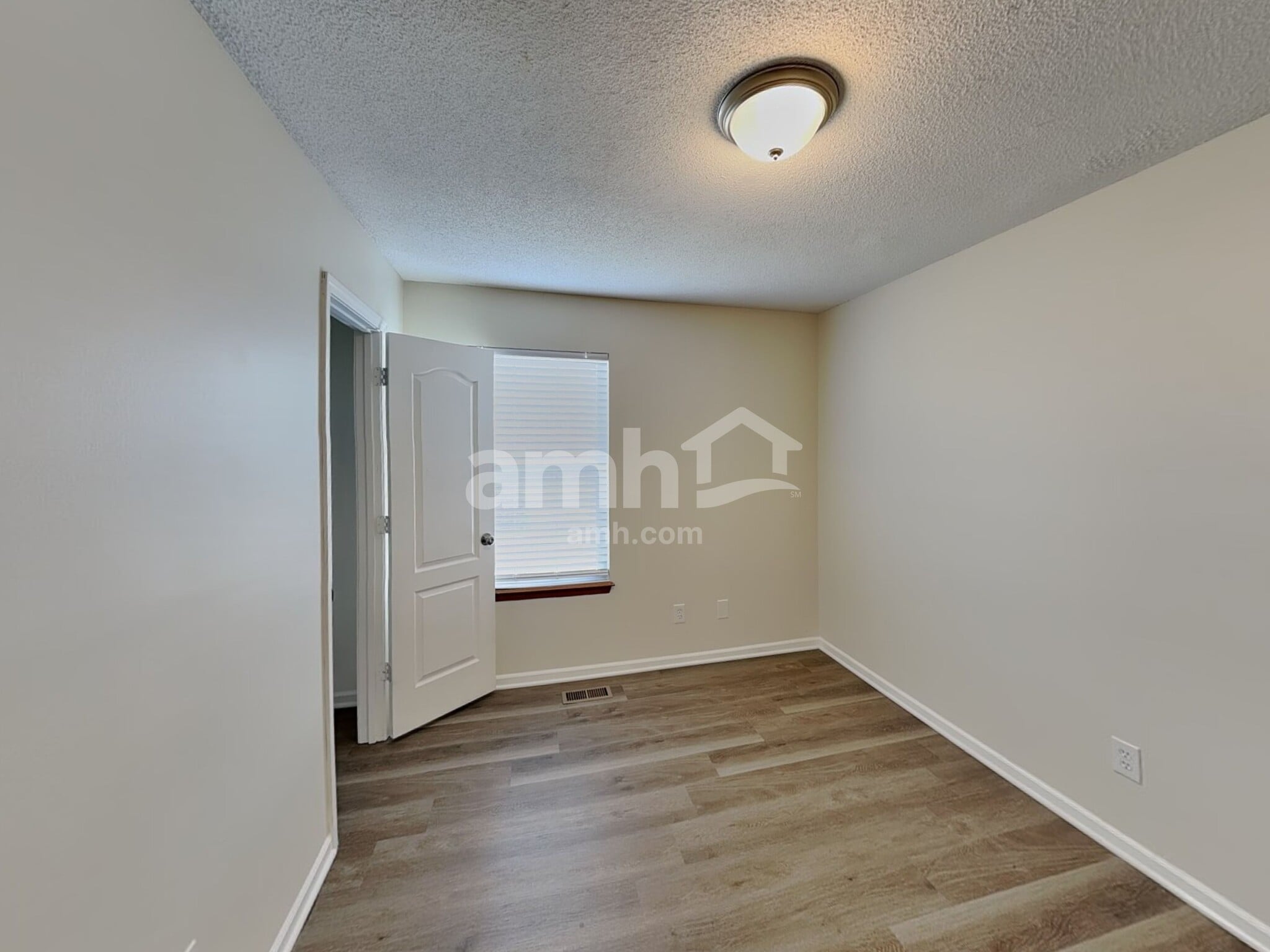 Building Photo - 713 Derby St