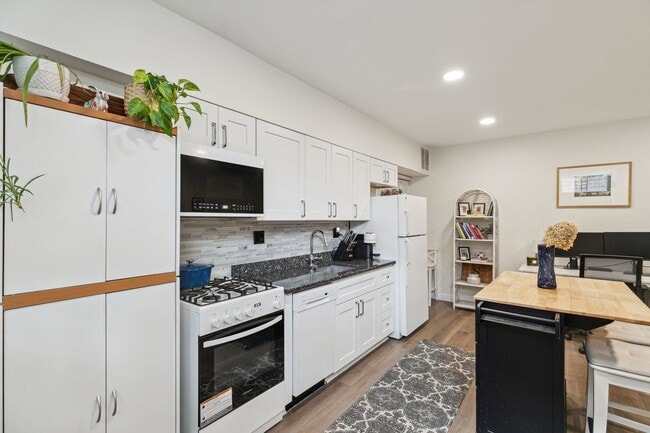 Building Photo - 1829 Kater St