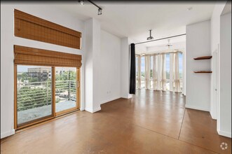 Building Photo - Prime location with City Views!!
