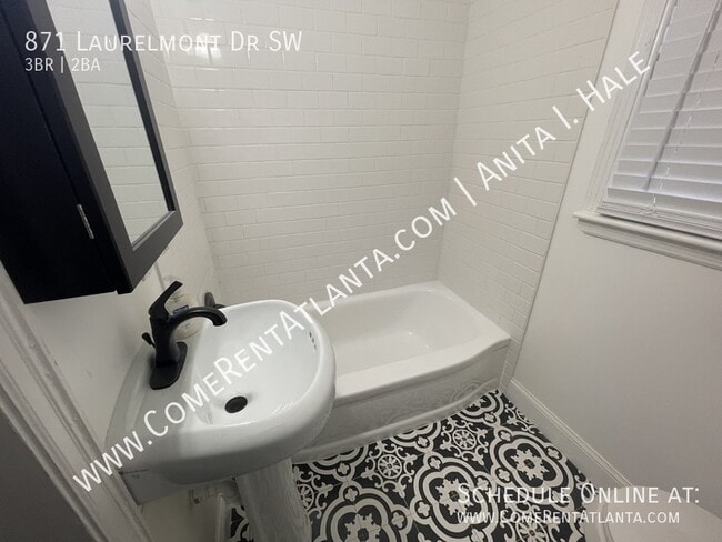 Building Photo - 871 Laurelmont Dr SW