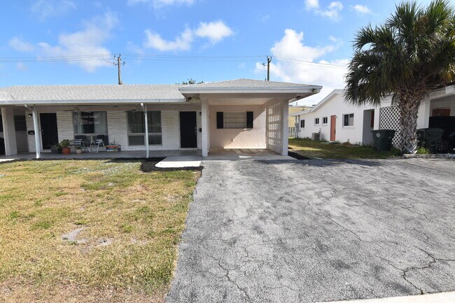 Building Photo - 2472 NE 5th Ave