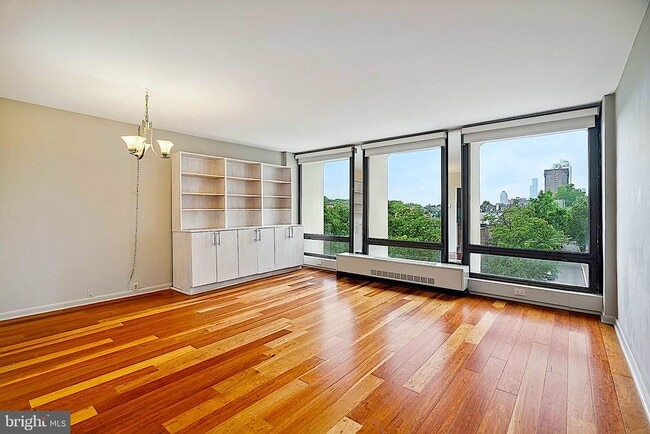 Building Photo - 220 Locust St