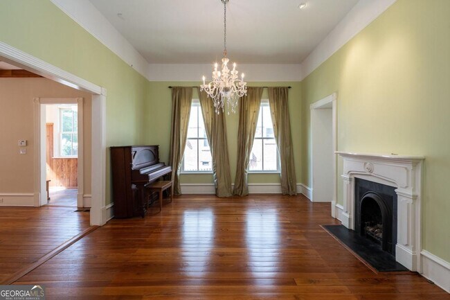 Building Photo - 765 Woodland Ave SE