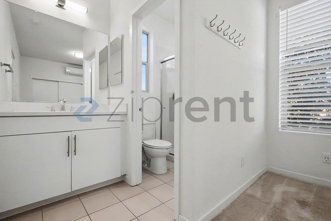 Building Photo - 450 Crate Ave