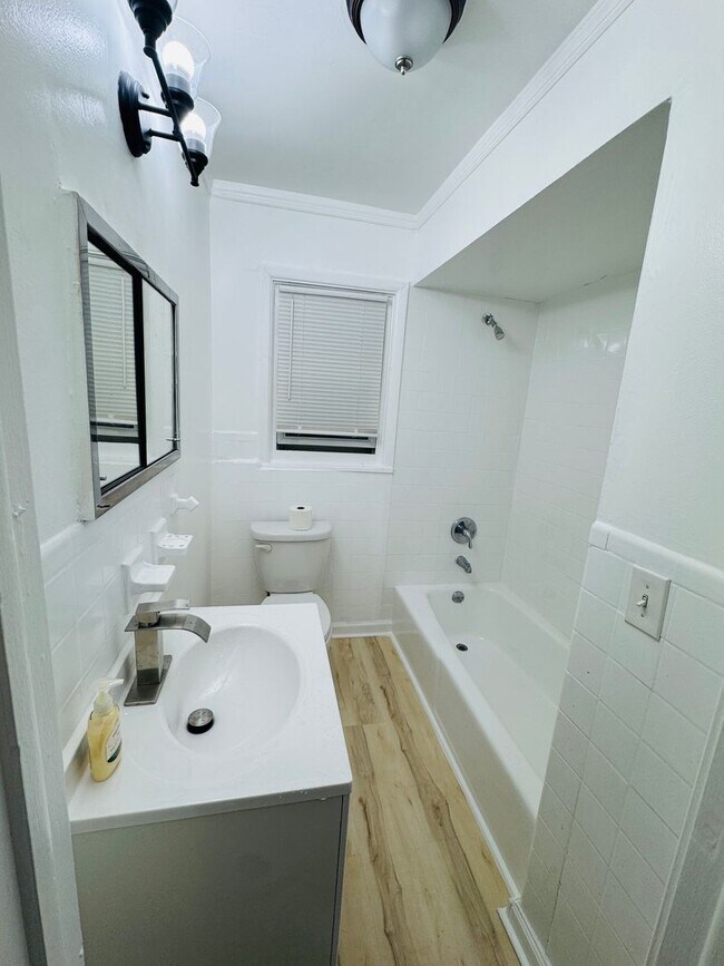 Building Photo - 38 S 17th St