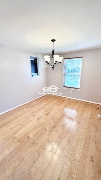 Building Photo - 8139 Londonderry Ct