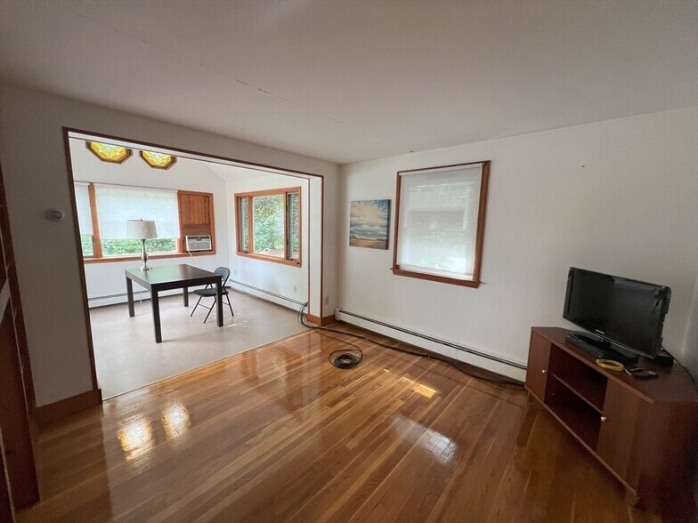 Building Photo - 19 Cresthill Rd