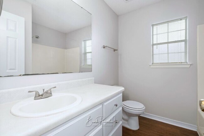 Building Photo - 2100 Blue Wind Dr
