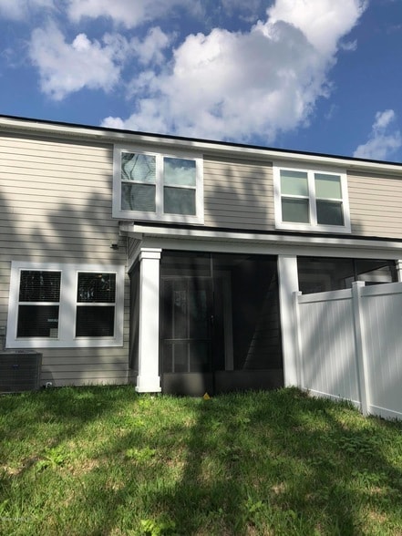 Building Photo - 221 Servia Dr