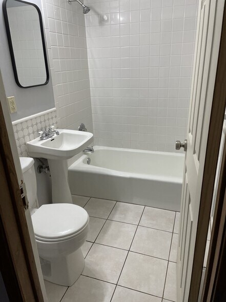 Bathroom - 4001 W 67th St