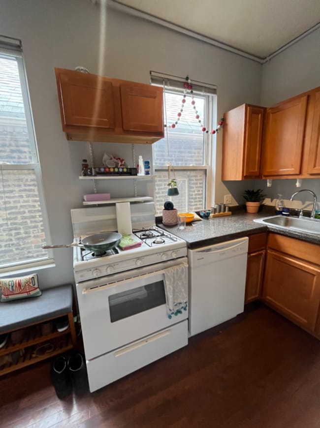 Building Photo - Wicker Park 1bd/1bth W/ Deck Avail 7/1