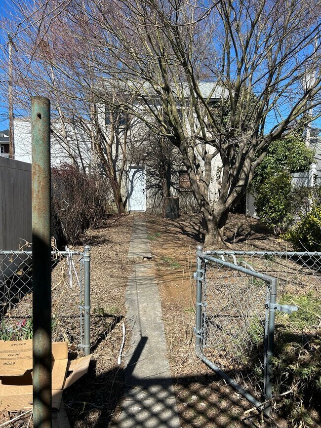 Building Photo - 709 Pennsylvania Ave