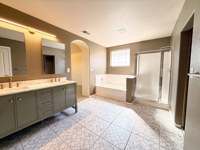 Building Photo - Spacious Home in Ventana Ranch