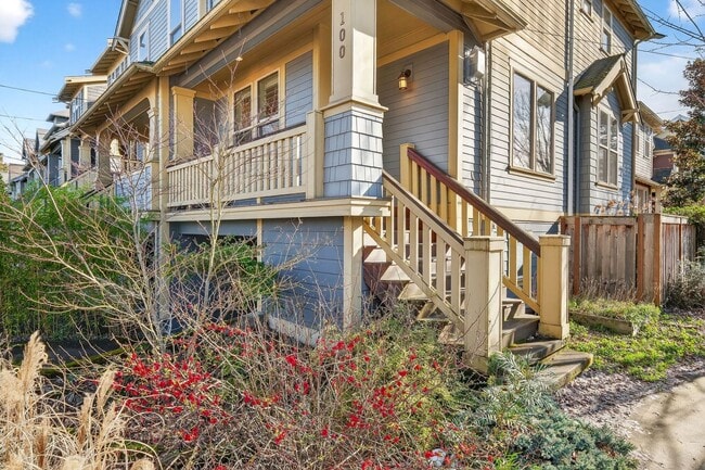 Building Photo - 100 NE Ivy St