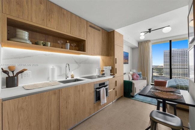 Building Photo - 11 NE 6th St