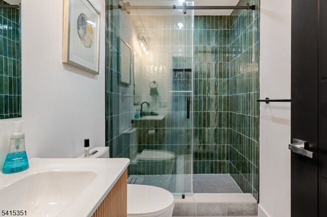 Building Photo - 301 Kingsland Rd