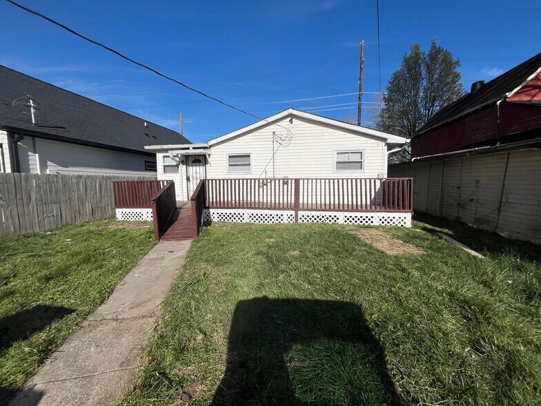 Building Photo - 1550 N Rural St