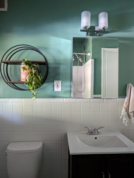 Bathroom - 1096 Oakfield Dr SE