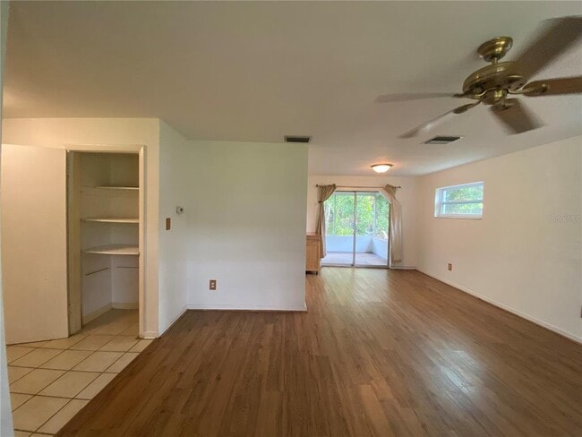 Building Photo - 2084 Ridgelane Rd