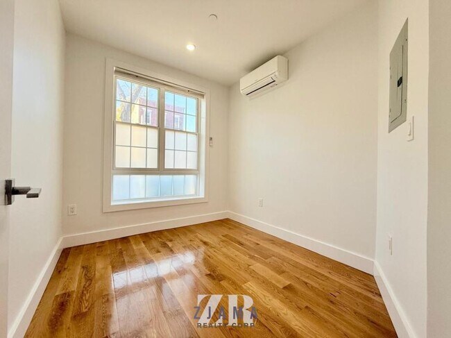 Building Photo - 1 bedroom in Brooklyn NY 11233