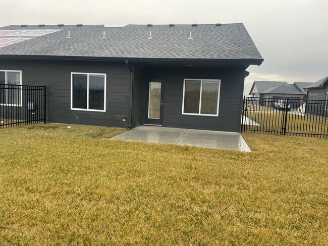 Building Photo - 16251/53 Ike Ct