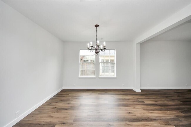 Building Photo - 2703 Edgewick Elm St