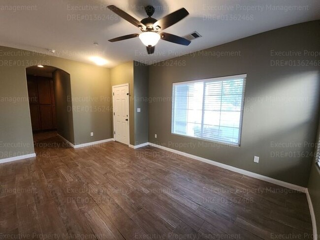 Building Photo - Charming 3 bedroom, 2 bathroom home locate...