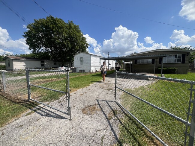 Building Photo - 14122 Waxahachie St