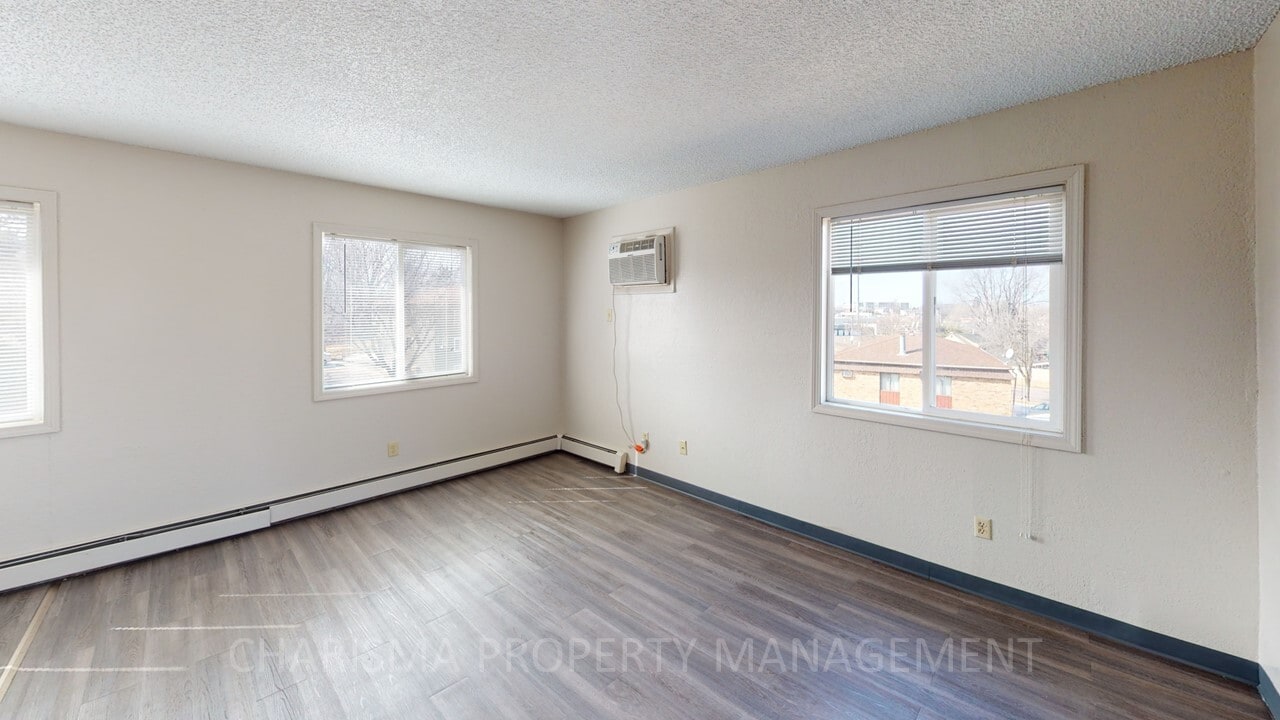 Building Photo - 412 S Thompson Ave