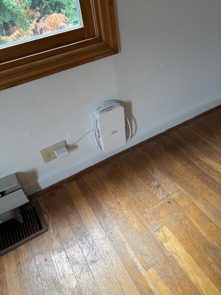 Glofiber connection installed - 213 Landsdowne St