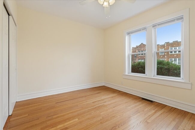 Building Photo - 2525 W Ardmore Ave