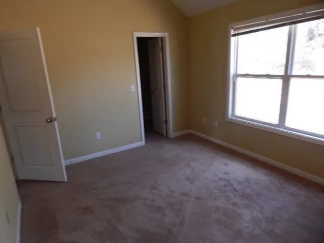 Building Photo - 3 BD/2 BA