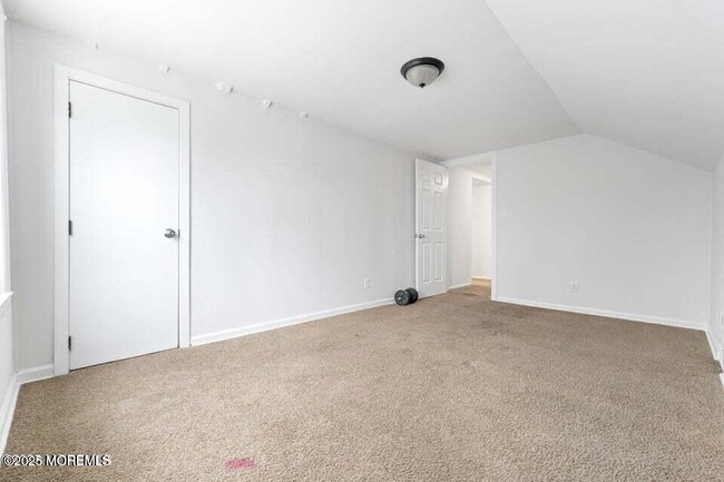Building Photo - 207 Oakwood Ave