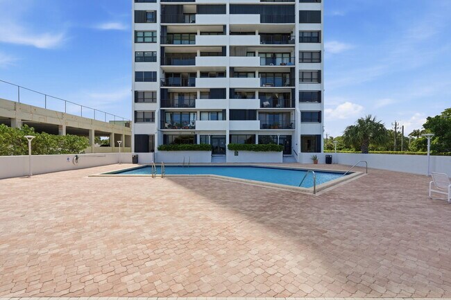 Building Photo - 5600 N Flagler Dr