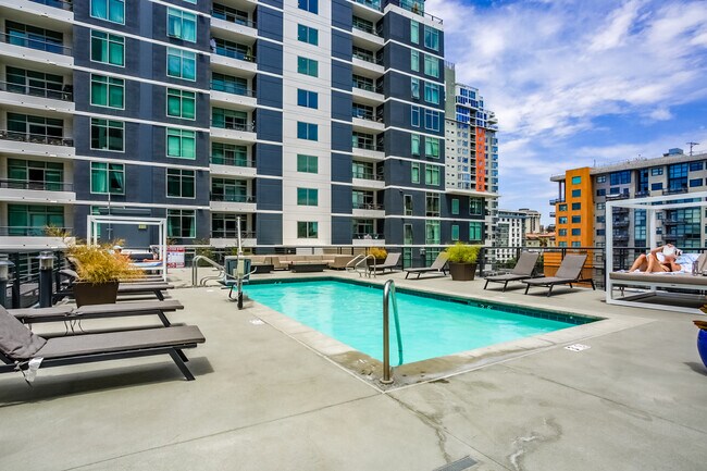 POOL 8TH FLOOR - 425 W Beech St