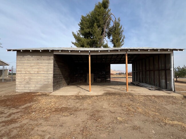 Building Photo - Modern Country Farmhouse for rent