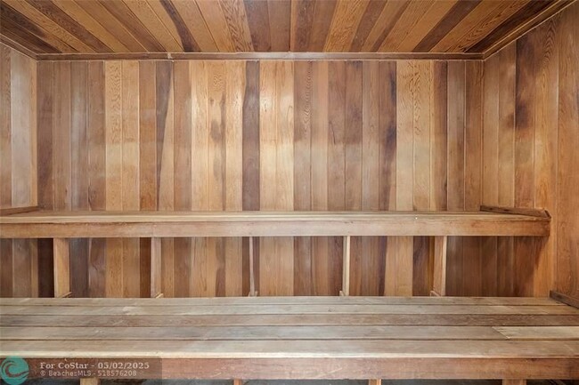 Building Photo - 2715 N Ocean Blvd