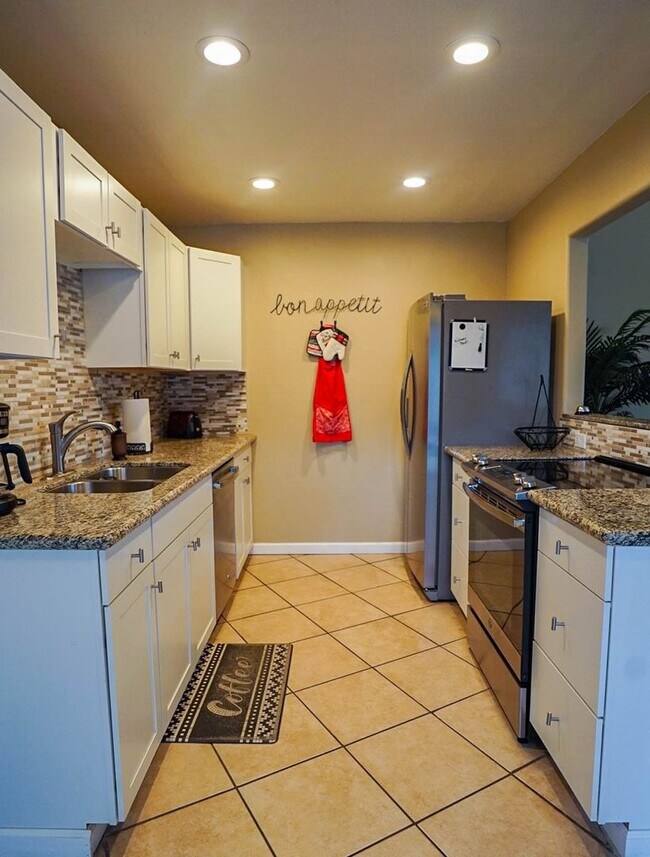 Building Photo - Stylish Condo with Golf Course Views in Gated Cathedral Canyon Country Club (Monthly Only - No Lo...